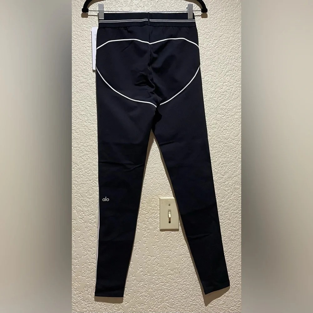 ALO Yoga NWT Airbrush High Waist Heart Throb Leggings Black White Size L